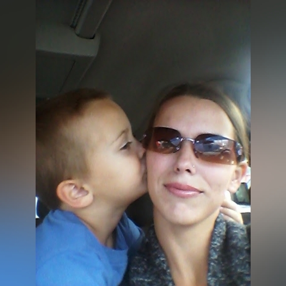 Meet your Posher, Cassandra - Picture 4 of 11